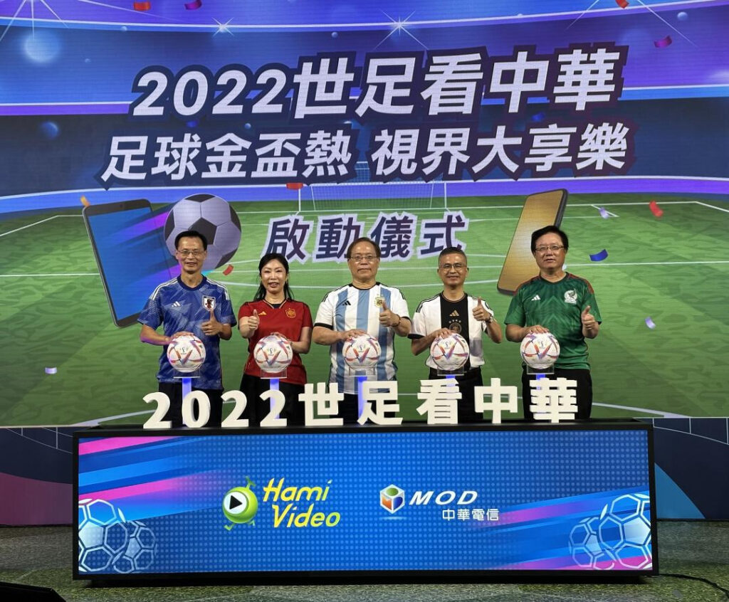 中華電信連續4年取得世足賽轉播，中間為董事長謝繼茂。(記者吳佩樺攝)


