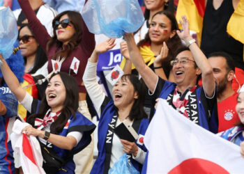 卡達世足／中國網友看世界盃最震撼一幕 數萬人大家都沒戴口罩